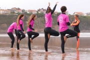 Clases de surf para grupos de adultos en Suances cantabria Totora Surf School
