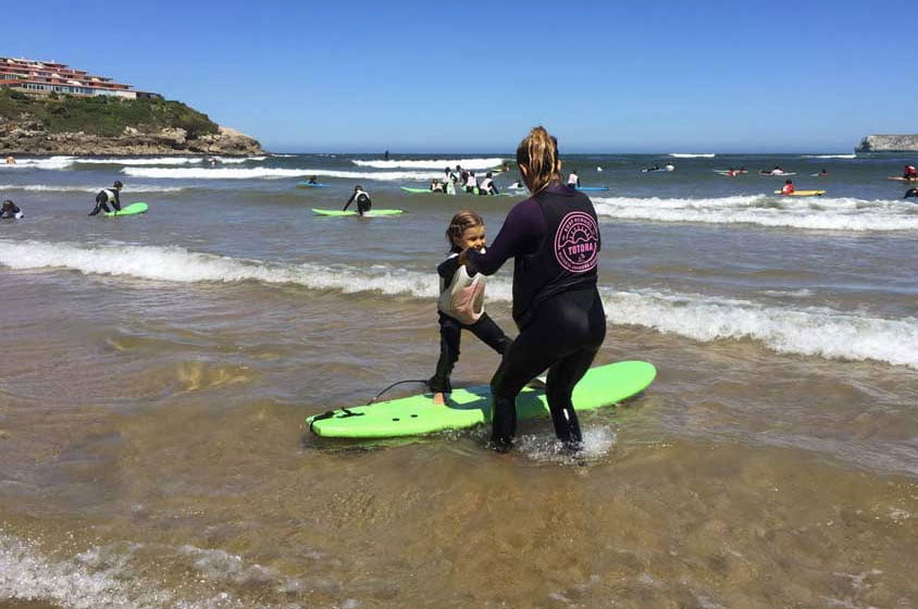Clases de surf para niños en Suances cantabria Totora Surf School